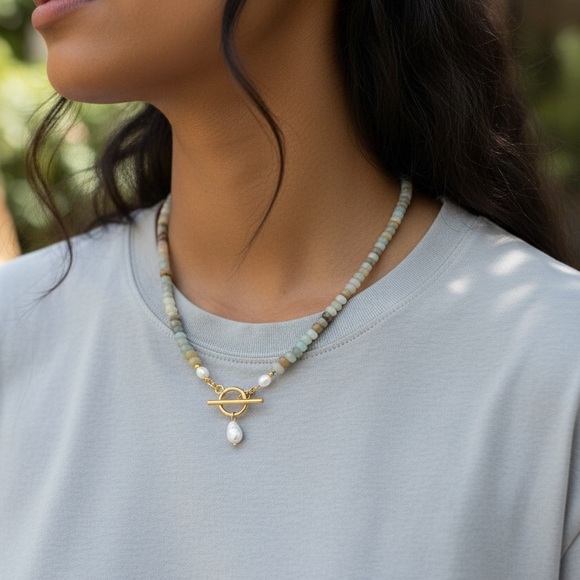 Elegant Beaded Freshwater Pearl Necklace with Gold Clasp - Picture 3 of 6